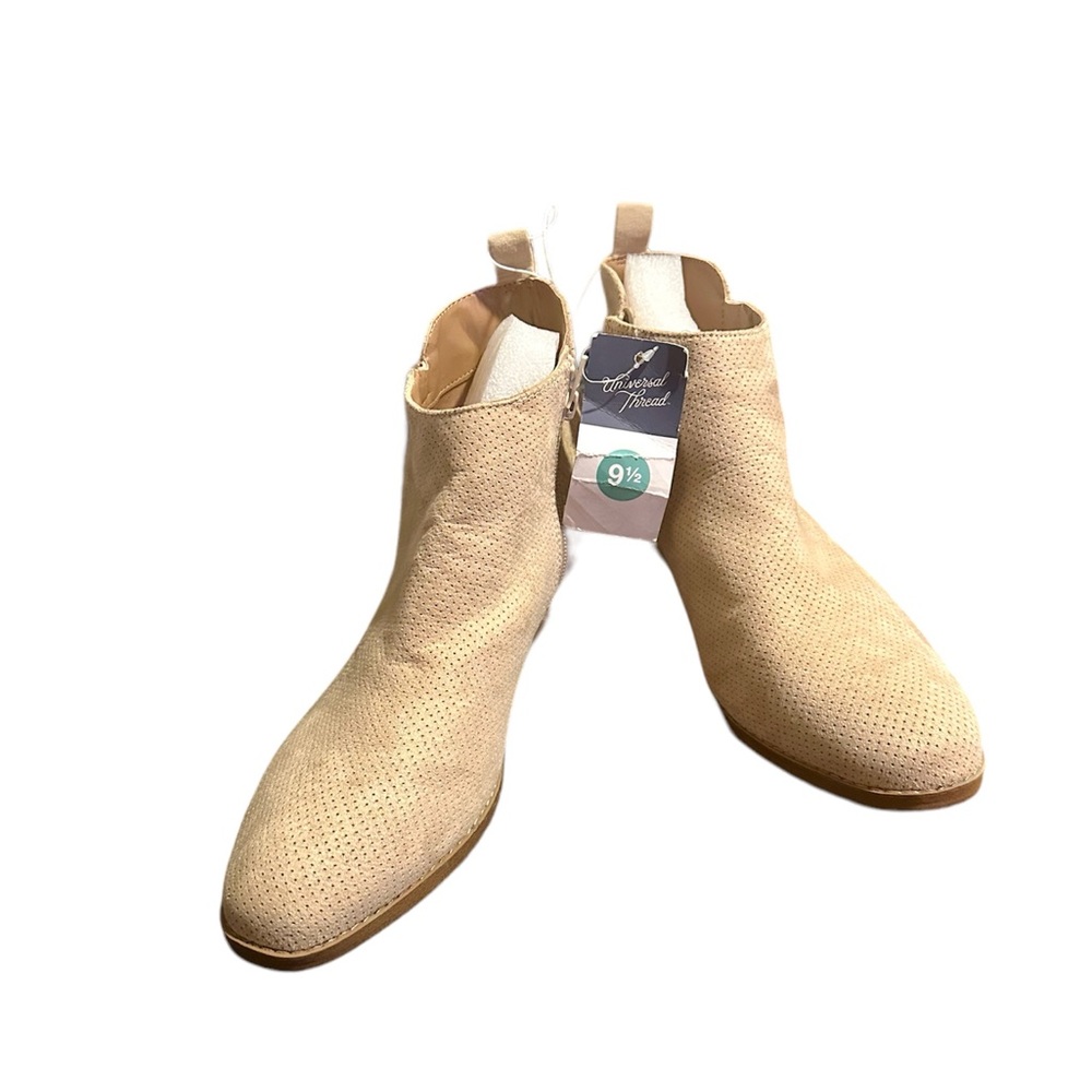 New Universal Thread Women’s Tan Suede Boots Size 9 1/2 Round Toe Medium